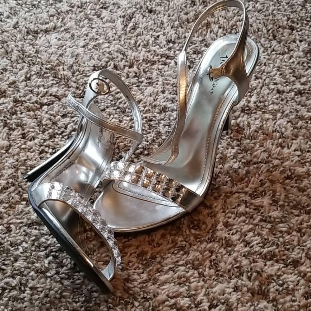 Beautiful Silver Bling Heels NWOT